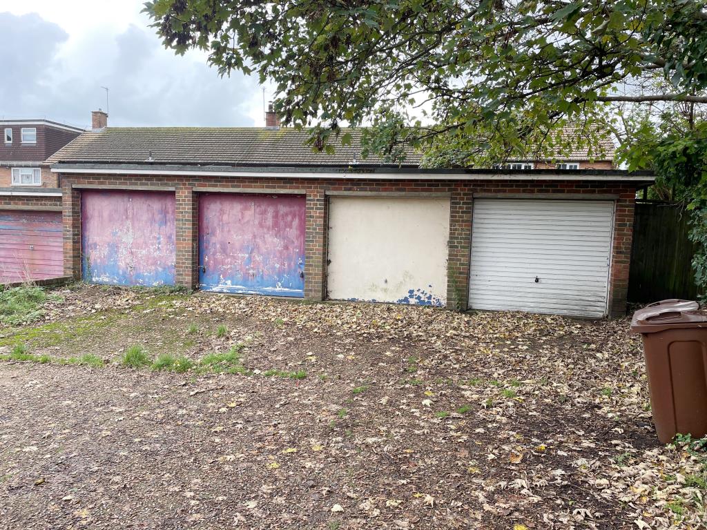 Lot: 48 - FOURTEEN GARAGES IN A COMPOUND - First block of four garages